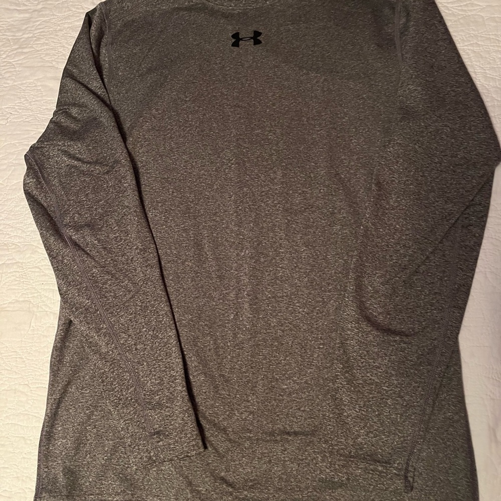 Under Armour Gray Long Sleeve Tee for Versatile Comfort